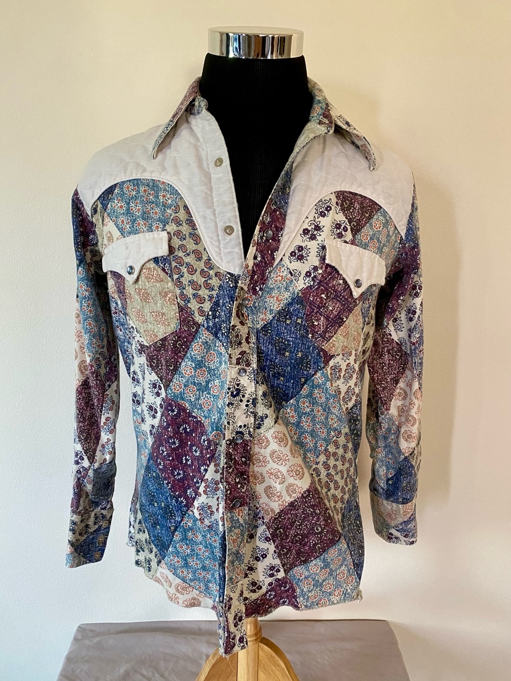 Bar C Ranchwear Vintage 70’s Long Tail Button-Up Shirt in Cream, Blue & Orange